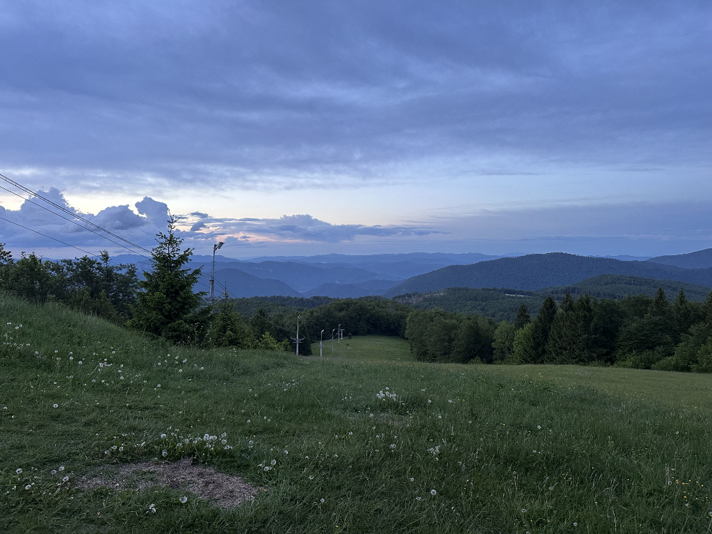 Planinarski Center Petehovac bei Denice Ausblick auf Skipiste