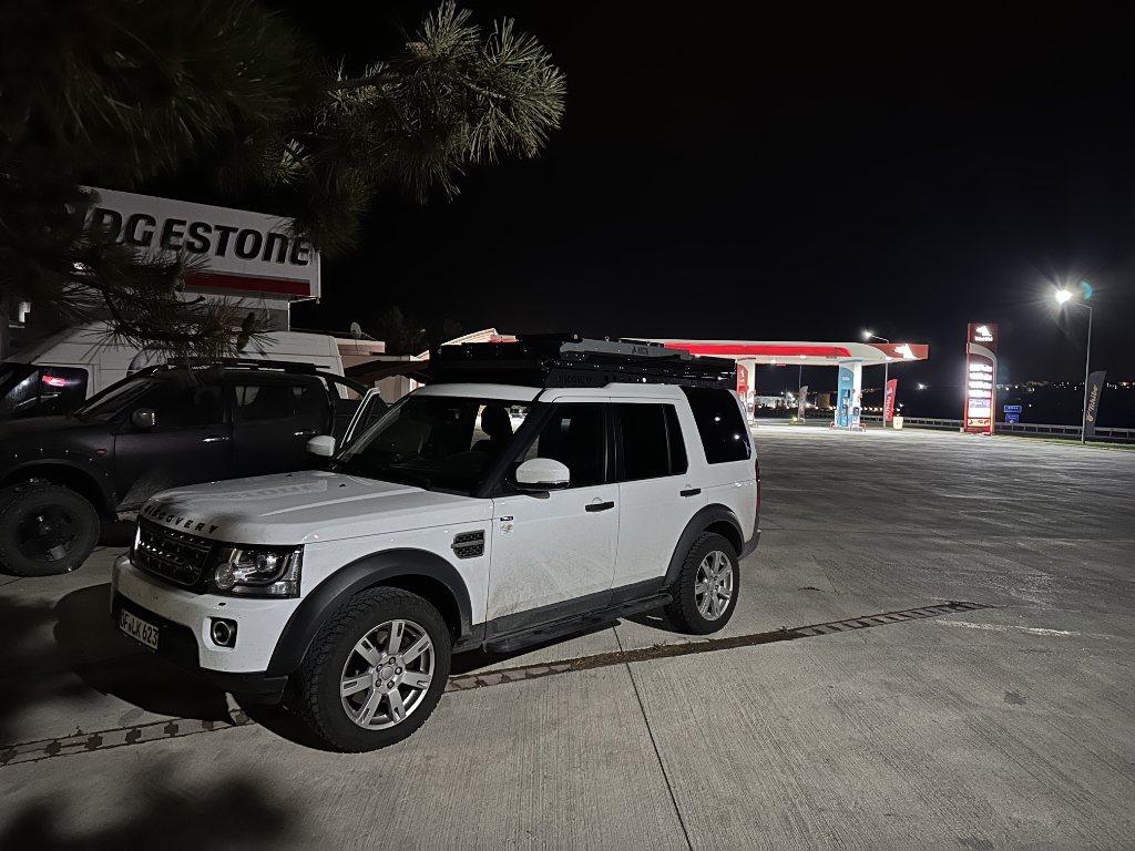 Schlafplatz an der Tankstelle bei Kenan