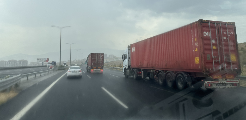 Izmir bei Gewitter und Starkregen